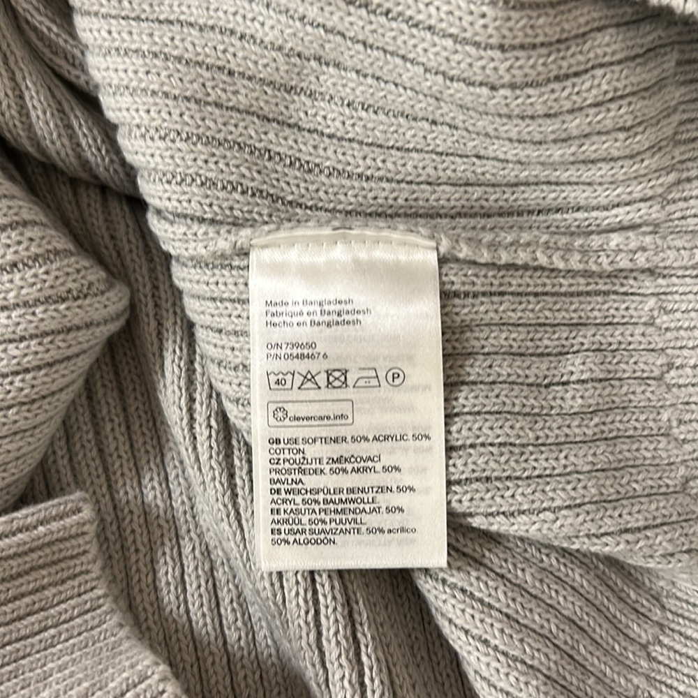 🔥🔥🔥H&M Cold Shoulder Sweater - Picture 9 of 9